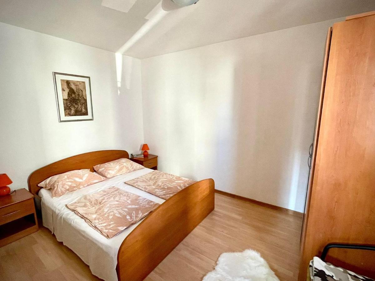 Apartments Leo ペトルチャネ エクステリア 写真