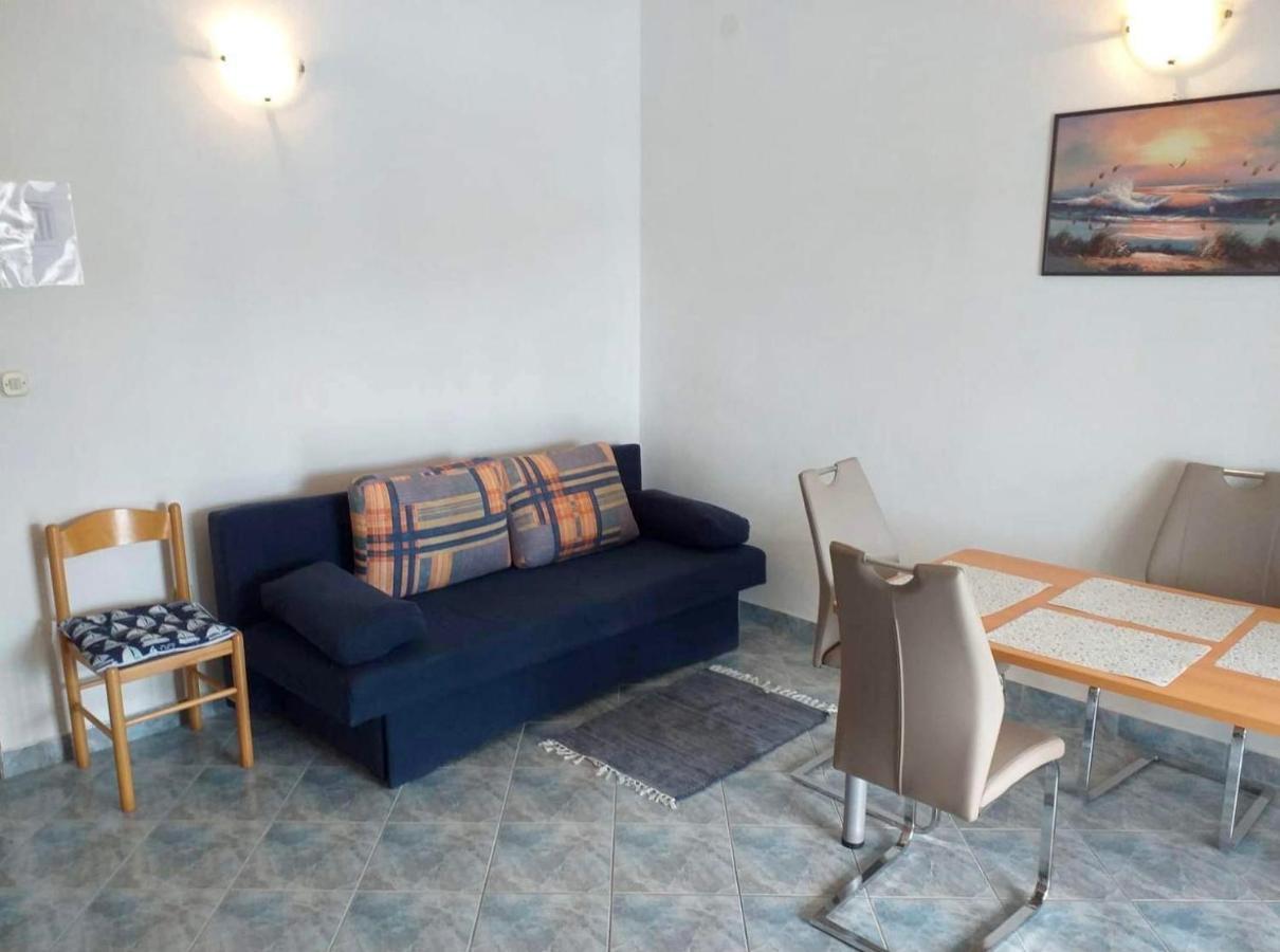 Apartments Leo ペトルチャネ エクステリア 写真