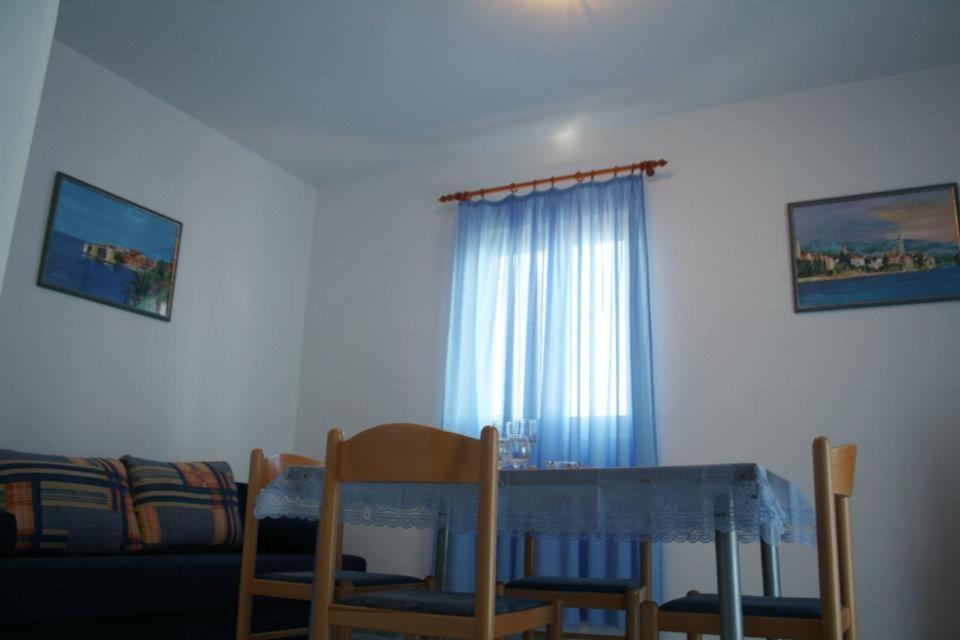 Apartments Leo ペトルチャネ エクステリア 写真