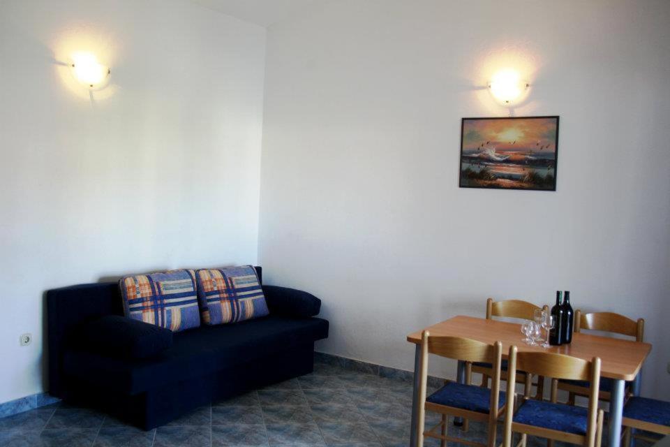 Apartments Leo ペトルチャネ エクステリア 写真