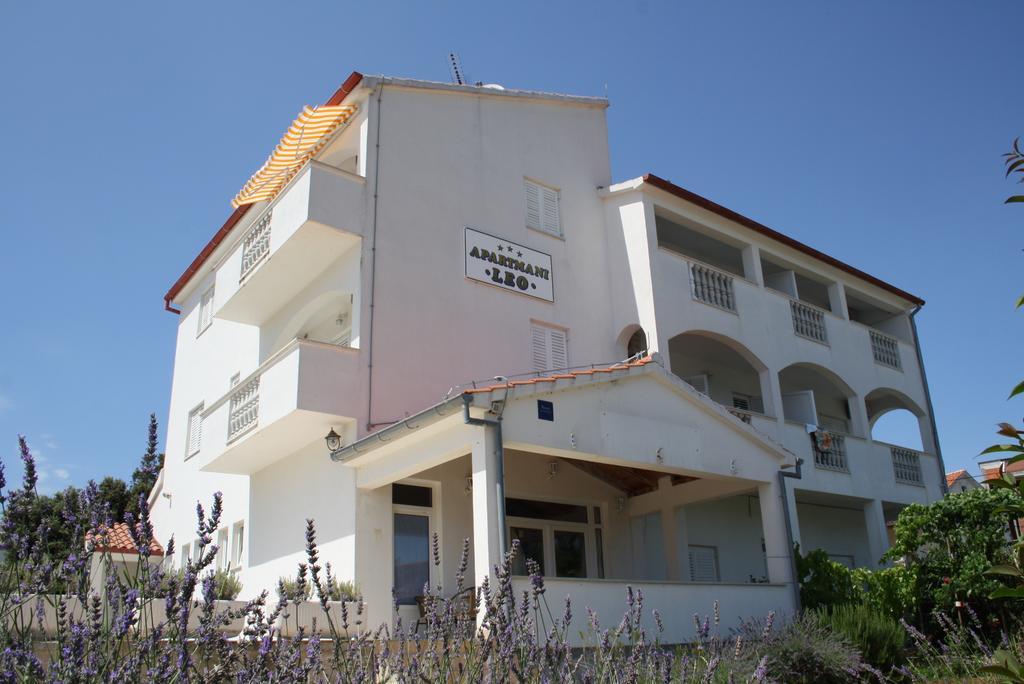 Apartments Leo ペトルチャネ エクステリア 写真